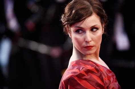 Noomi Rapace strips NAKED for X